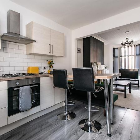 2 Bed House Close To Liverpool & Everton Stadiums Exterior photo